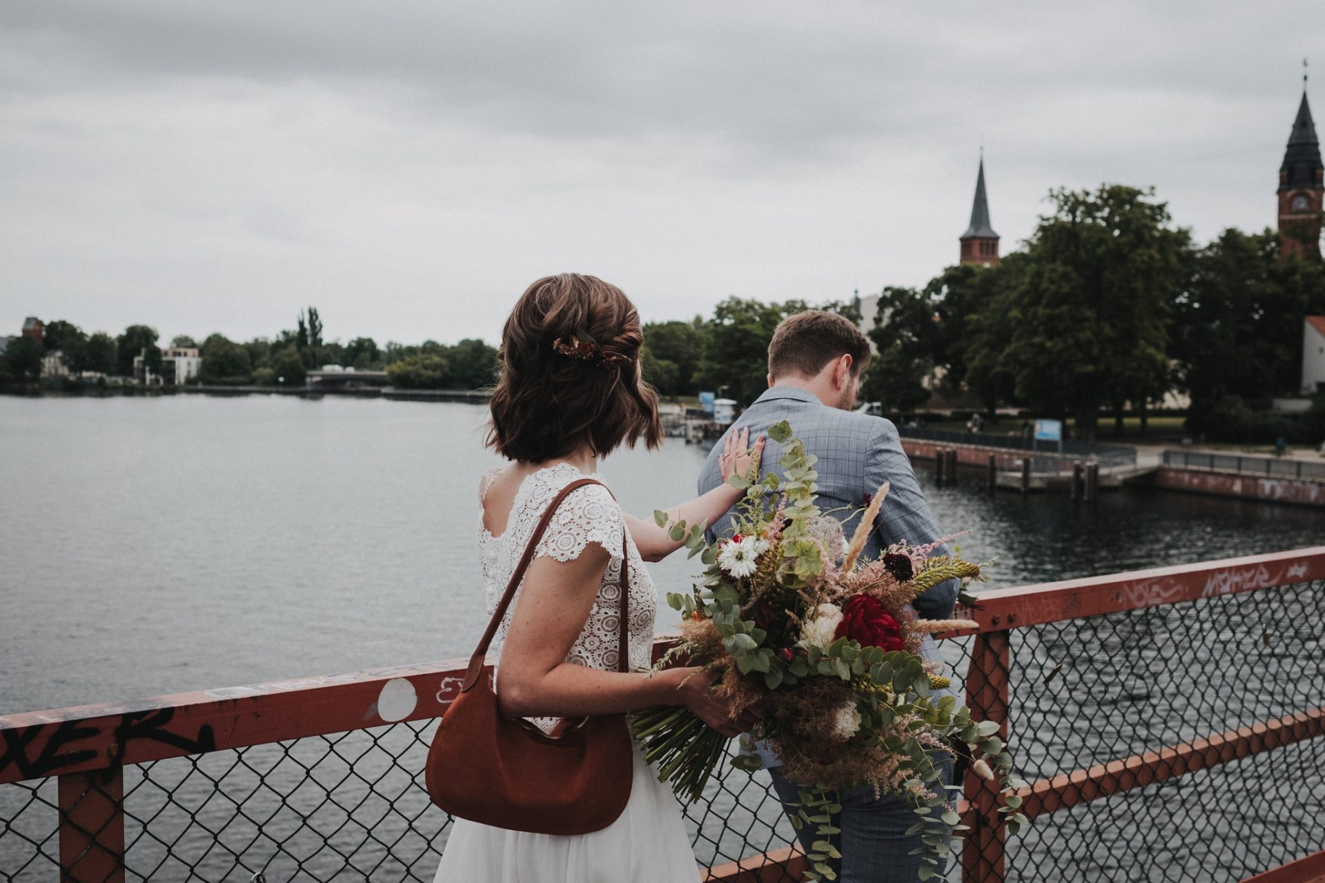HoneymoonPictures-HochzeitsfotografBerlin-StandesamtKoepenick-Hochzeit-modern-Coronahochzeit-Seeweiss-CfBrautstyling-WannaMarry